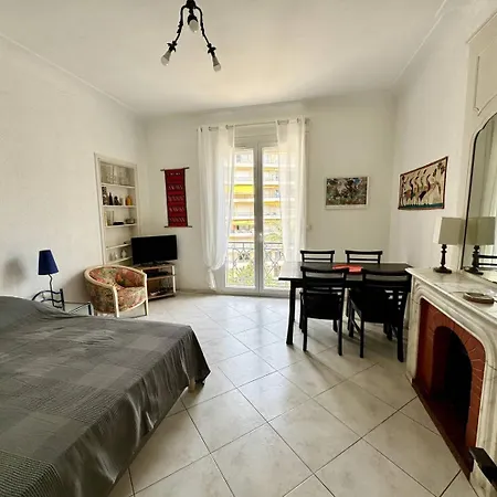 242 La Croisette - Au Calme Cote Jardin Appartement